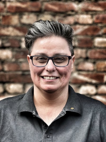 Tanja Spelsberg, Vertrieb